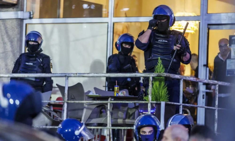 Άγριο ξύλο μεταξύ οπαδών στην Πορτογαλία-Αναβλήθηκε ο αγώνας λόγω έλλειψης αστυνομικών (Βίντεο)